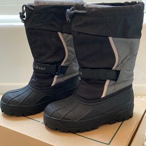 LL Bean youth size 3 snow boots
